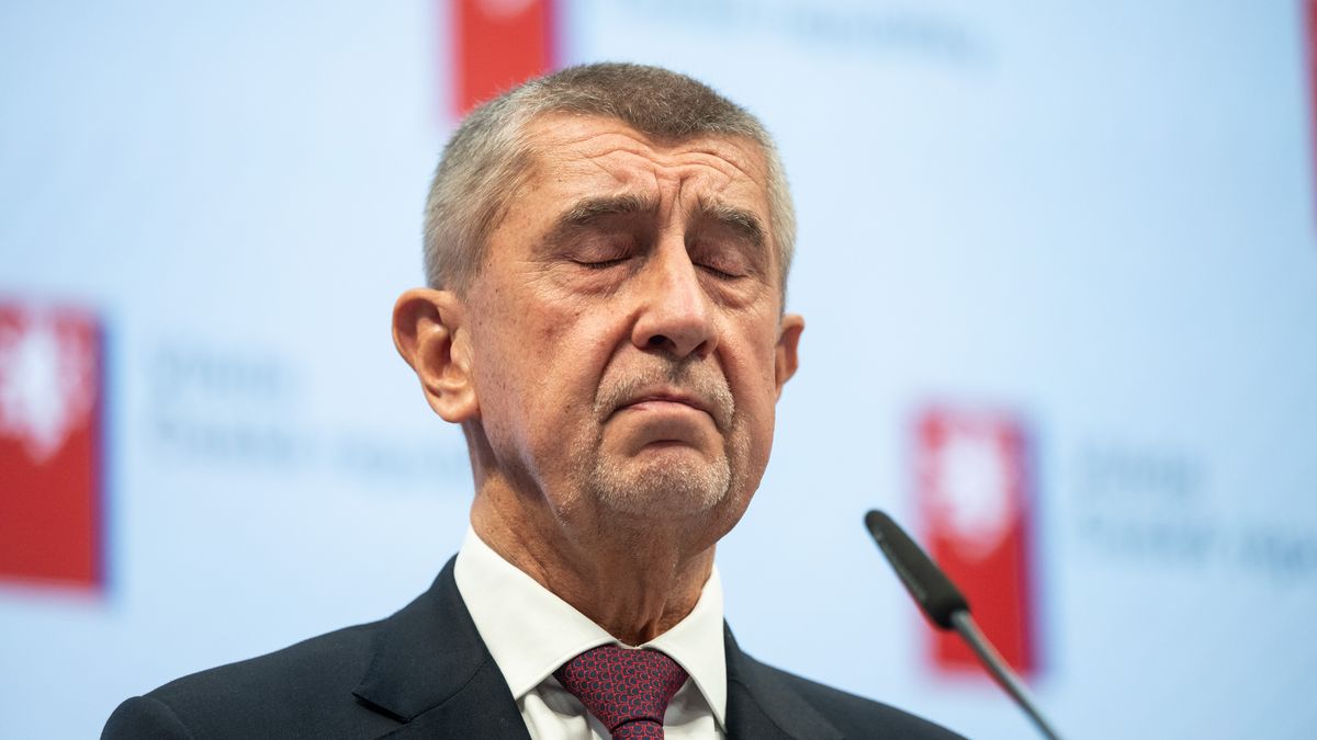 Vlevo dole: Pane premiére, probuďte v sobě alfa samce, nasaďte zas mikinu